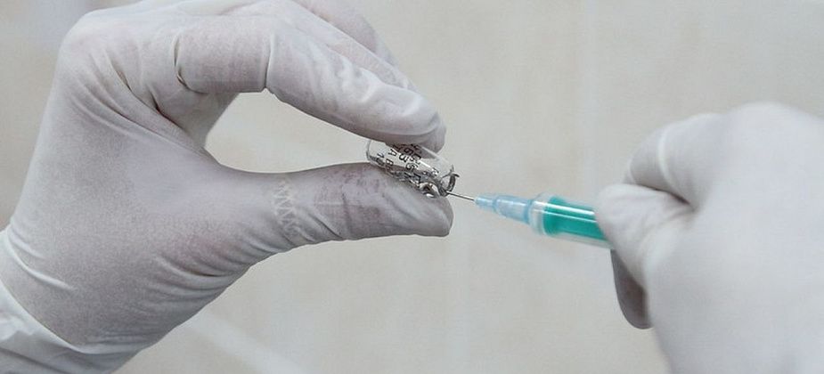 Минздрав Свердловской области рассказал, когда начнут прививать от COVID-19 и кто первый на очереди