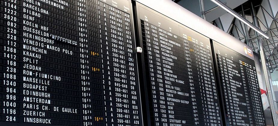 СМИ: ФСБ может получить право отменять авиарейсы за границу