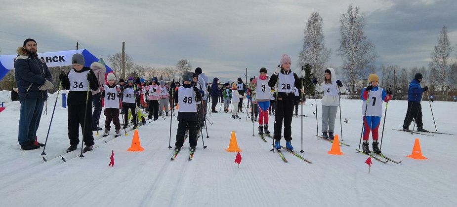 В Волчанске закрыли зимний спортивный сезон лыжными гонками
