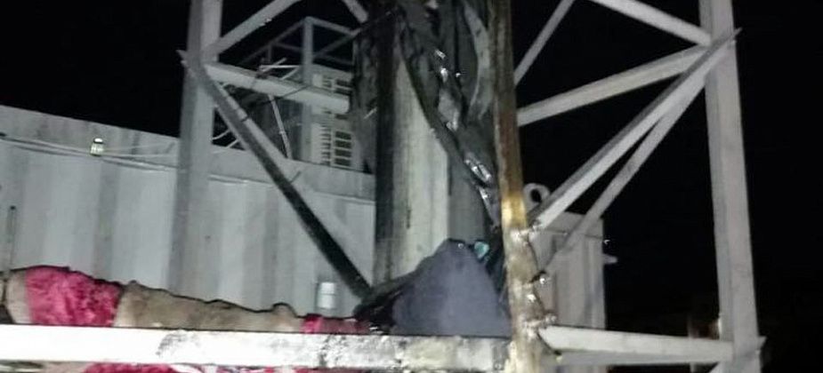 Женщина пыталась сжечь... вышку связи. Из-за "вреда здоровью"