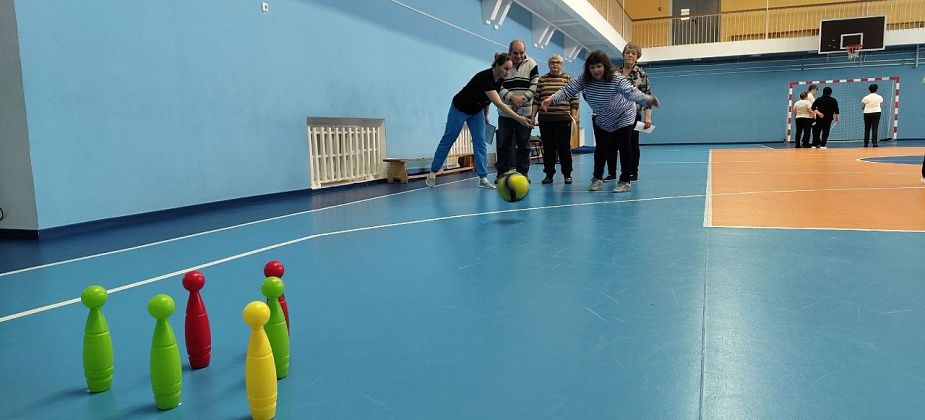 В Волчанске прошла спартакиада для пенсионеров и инвалидов