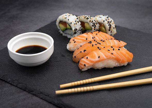 Быстрая доставка свежих роллов и суши в Воткинске от Makarolls: наслаждайтесь вкусом Японии прямо у себя дома