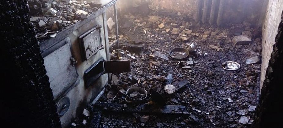 В Волчанске горела квартира, в которой спали три женщины и четверо детей