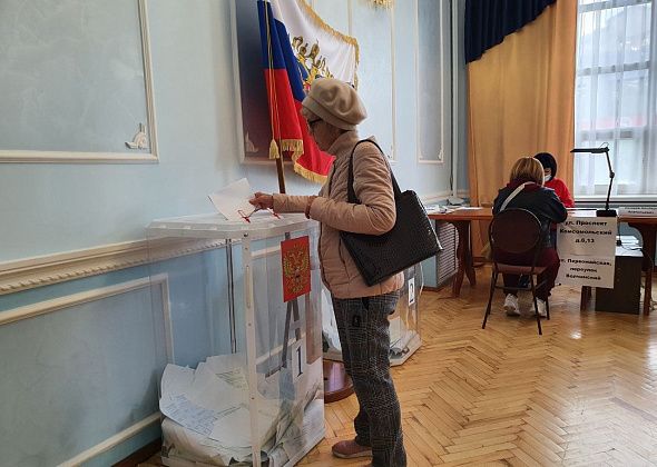 Волчанск выбирает депутатов и губернатора. Как идет голосование на самом большом и красивом избирательном участке