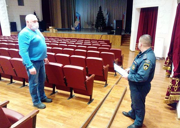 Инспекторы ОНД проверили все площадки, где в новогодние праздники будет много детей