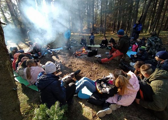 Опытные туристы Волчанска и Североуральска отвели школьников в лес и провели там семинар