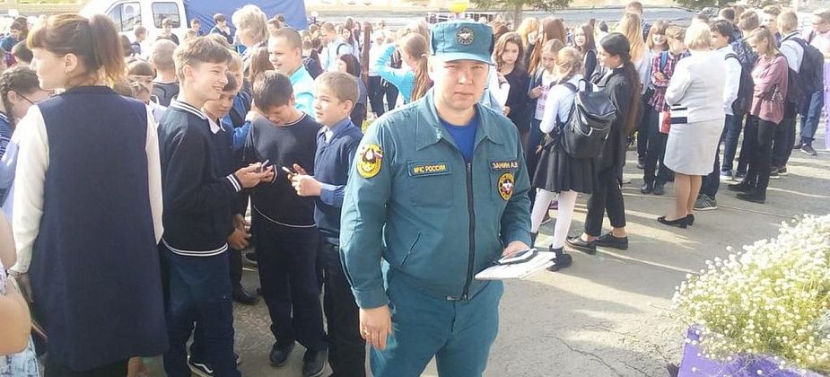 Волчанские пожарные провели урок ОБЖ и устроили эвакуацию