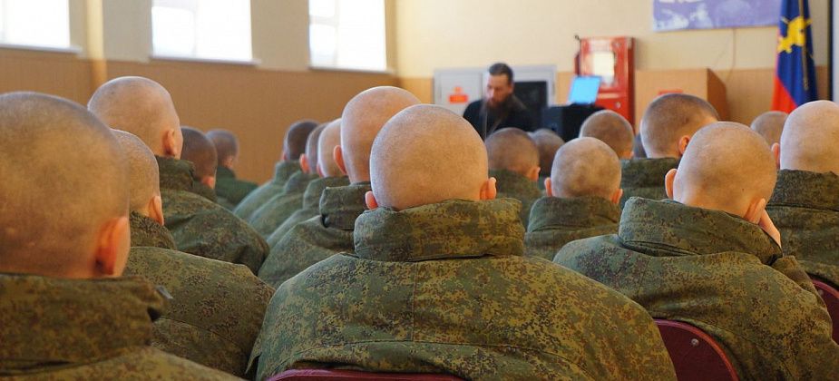 Стартовал осенний призыв в армию. Что ждет будущих солдат?