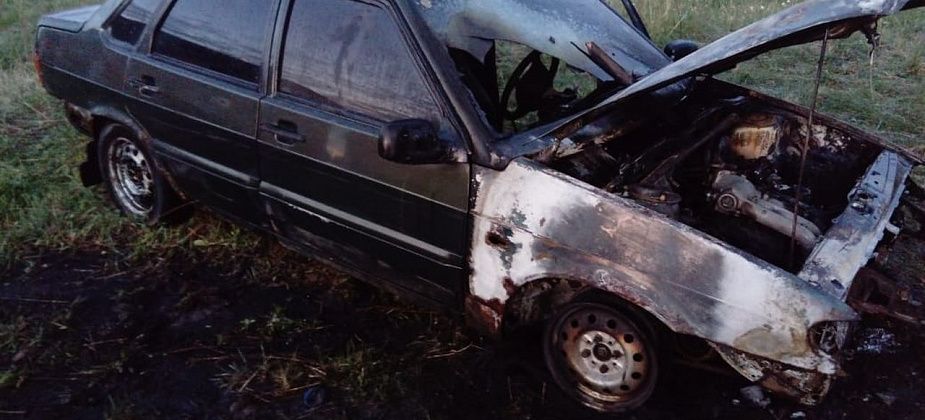 В Волчанске подожгли автомобиль