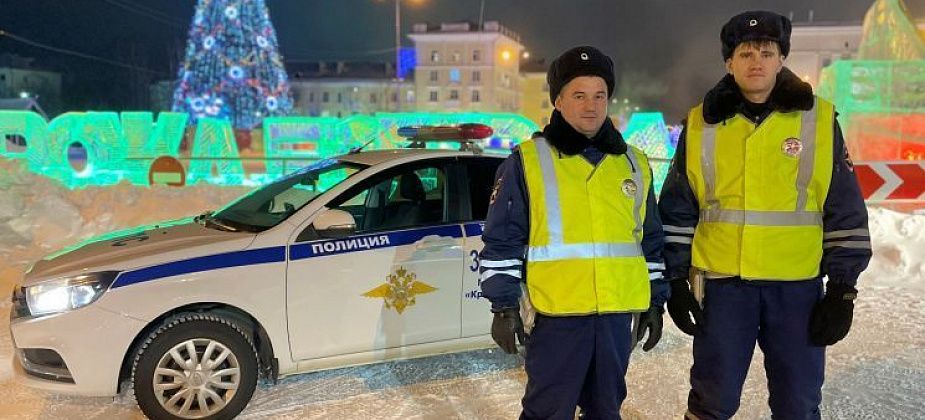 Инспекторы помогли жителям Краснотурьинска и Волчанска, чьи автомобили сломались в мороз на трассе