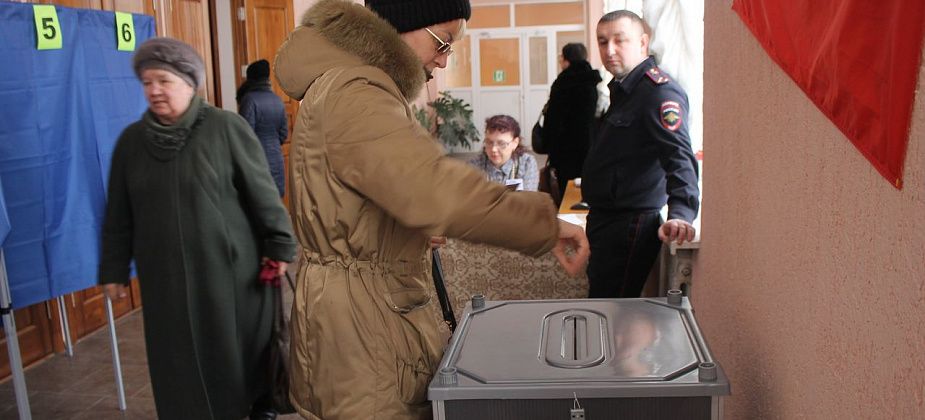 Кандидаты в депутаты от Серовского избирательного округа сдают документы на регистрацию