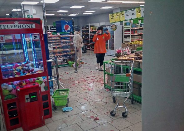 В волчанской «Монетке» покупатели устроили поножовщину. ВИДЕО