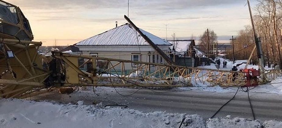 Прокуратура и СКР проводят проверки из-за падения башенного крана в Карпинске