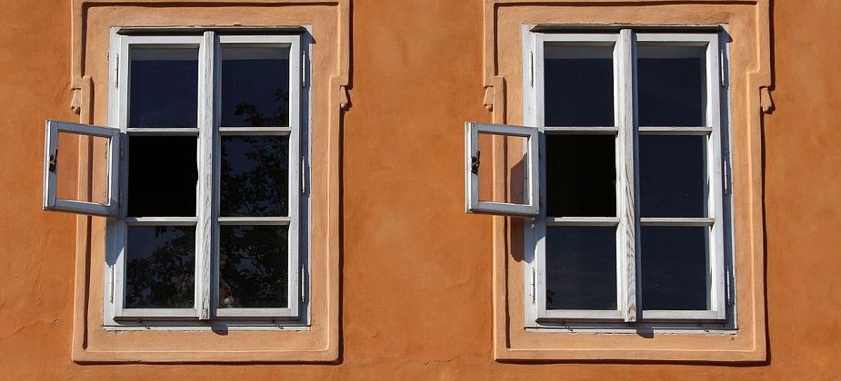 В Североуральске погибла 9-летняя девочка, выпавшая из окна на пятом этаже