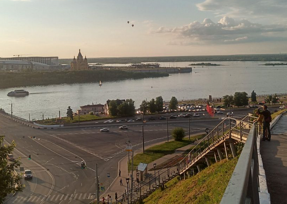 Сходить на Стрелку, посмотреть на «детство» Горького и... страдающую средневековую плитку