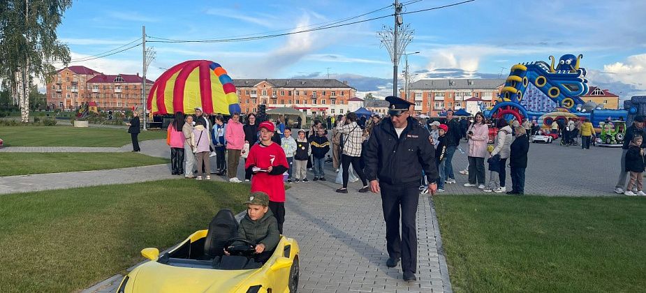 Сотрудники ГАИ посетили волчанский праздник