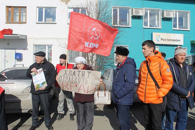 Народу пришло. Митинги в Ивделе 9 мая.