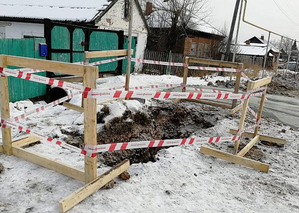 Вокруг котлована, в котором погибла пенсионерка, построили ограждение и натянули ленты 