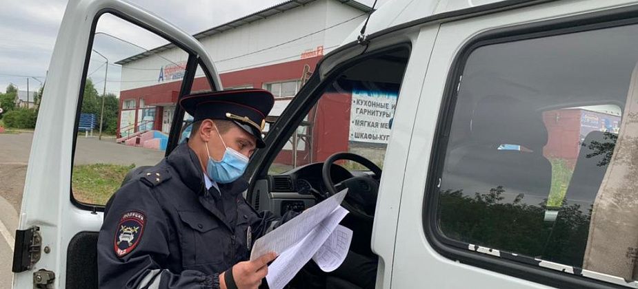 Сотрудники ГИБДД проверили водителей общественного транспорта и выявили 12 нарушений