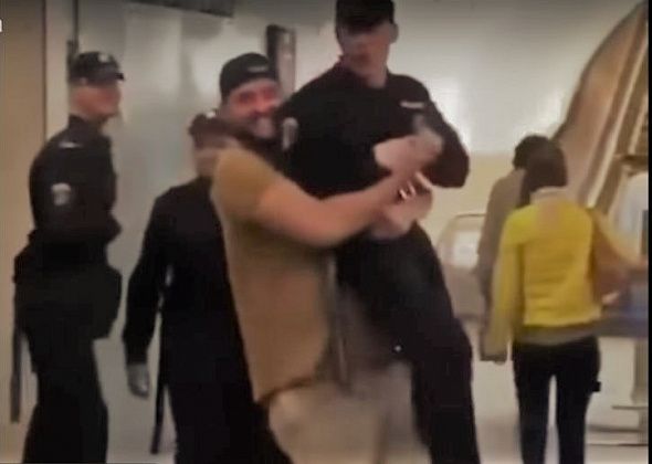 Поднял нацгвардейца на руки - штраф 20 тысяч рублей