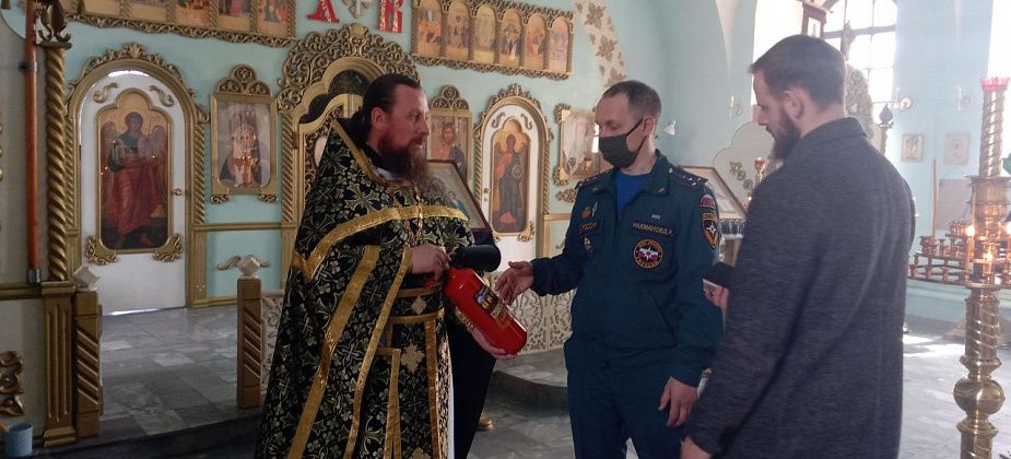 Священникам напомнили, как пользоваться огнетушителем и куда уводить людей в случае пожара