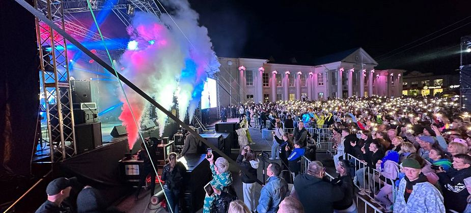 Колдун, Кока и Михайлов собрали на Дне города в Волчанске около двух десятков тысяч человек