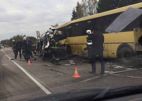 В Тверской области в ДТП с маршруткой погибли 13 человек