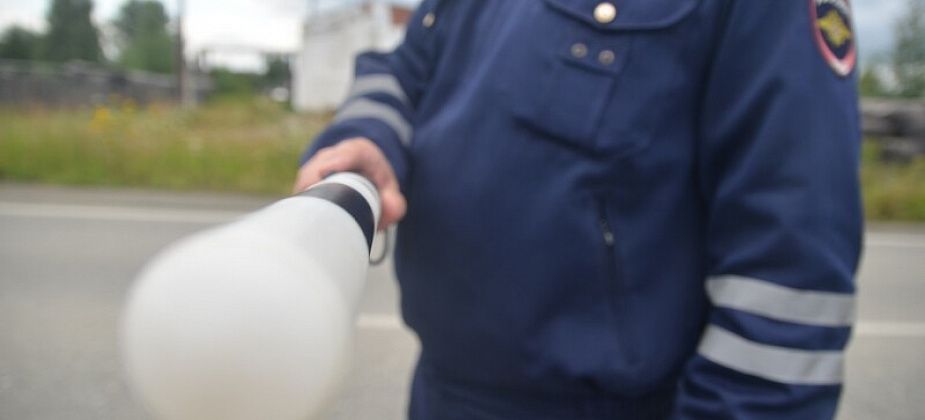 Подросток, управляя «пятнадцатой», приехал из Волчанска. Его знакомому, давшему авто, грозит штраф в 30 000 рублей