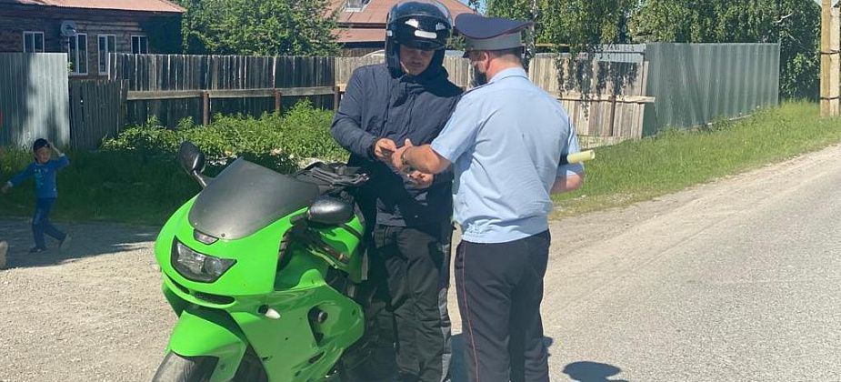 Сотрудники ГИБДД проводят две акции: ловят пьяных и подростков за рулем