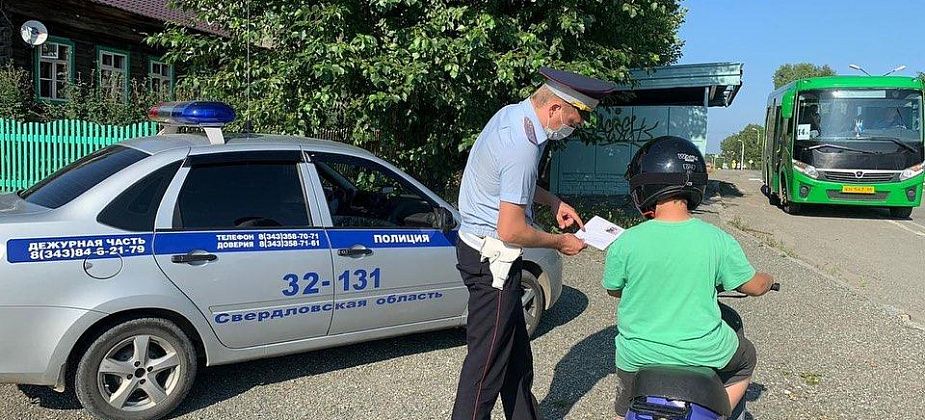 Сотрудники ГИБДД напомнили волчанским мотоциклистам о правилах дорожного движения