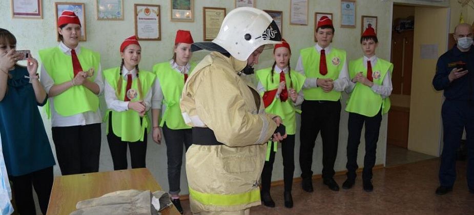 В Волчанске состоялась «битва поколений» по знаниям пожарной безопасности