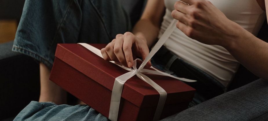  Что подарить подруге: 7 подарков, которые пригодятся