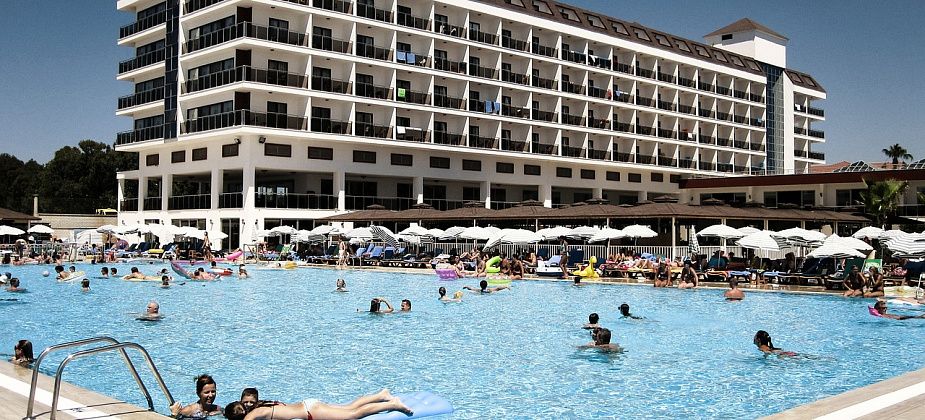 Российским полицейским разрешили отдыхать в Турции и Таиланде