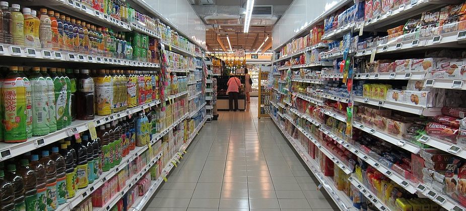 Роспотребнадзор выборочно проверил продукты в магазинах. Есть можно, но не все