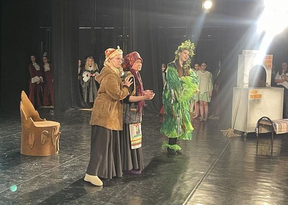 Волчанцы из обеих школ победили в номинациях на региональном фестивале театрального творчества