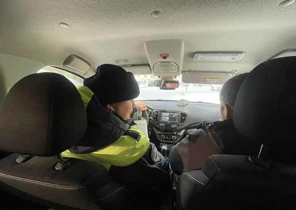 Сотрудники ГАИ проконтролировали, как водители и пешеходы соблюдают ПДД на «зебре»