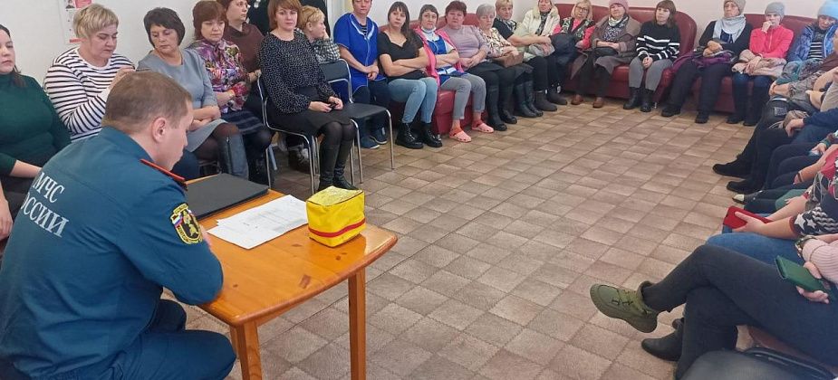 Начальник ОНД провел семинар о пожарной безопасности в волчанском пансионате для пожилых и инвалидов