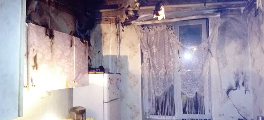 Волчанская семья спалила кухню, когда пыталась потушить горящее масло водой