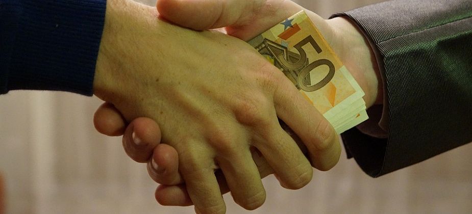 Минюст считает, что в «обстоятельствах непреодолимой силы» за взятки можно не наказывать