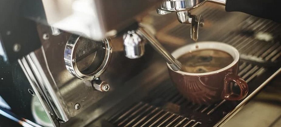 Губернатор разрешил работать кафе и ресторанам в ночное время