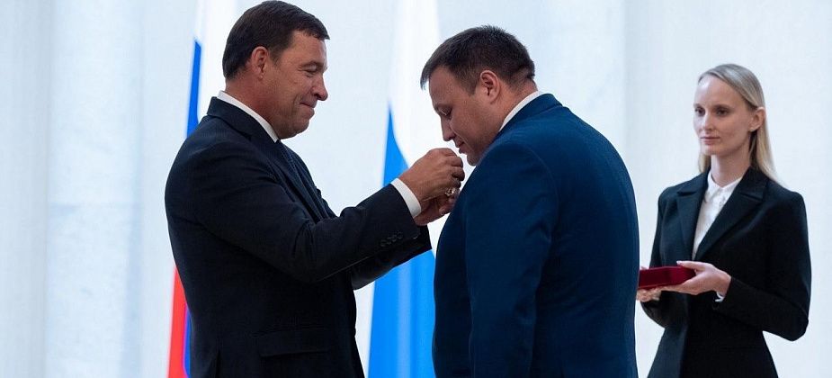 Губернатор вручил главе Волчанска знак отличия «За заслуги перед Свердловской областью» II степени
